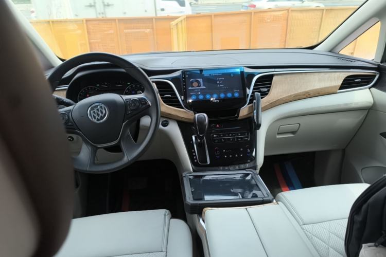 Used Buick GL8 2018 ES 28T Comfort Model China VI Standard Center Console