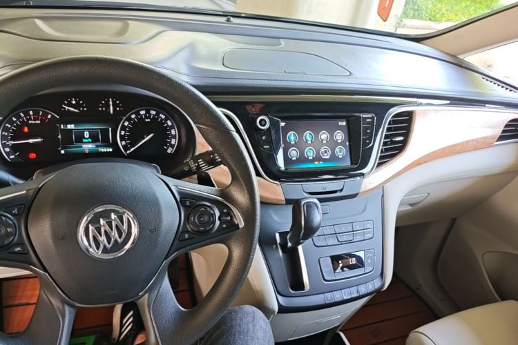 Used Buick GL8 2018 ES 28T Comfort Model China VI Standard Center Console