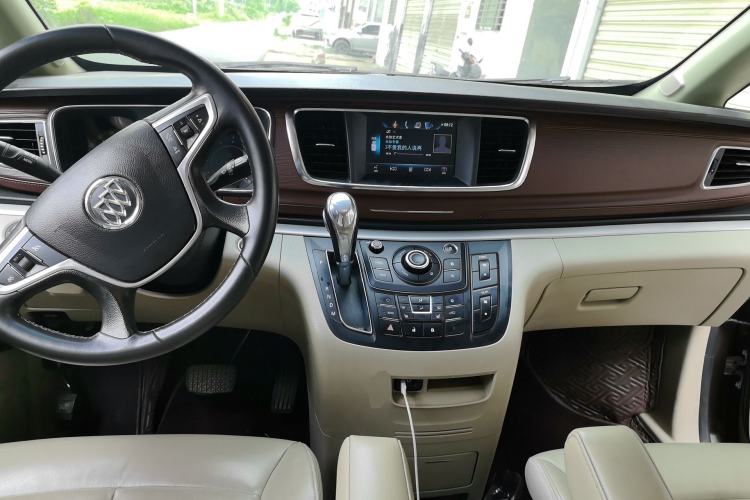 Used Buick GL8 2018 28T Prestige Version China VI Standard Center Console