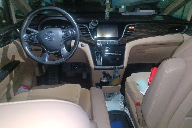 Used Buick GL8 2018 ES 28T Flagship Model China VI Standard Center Console