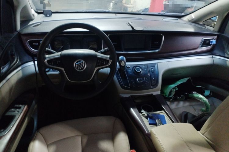 Used Buick GL8 2018 28T Comfort Model China VI Standard Center Console