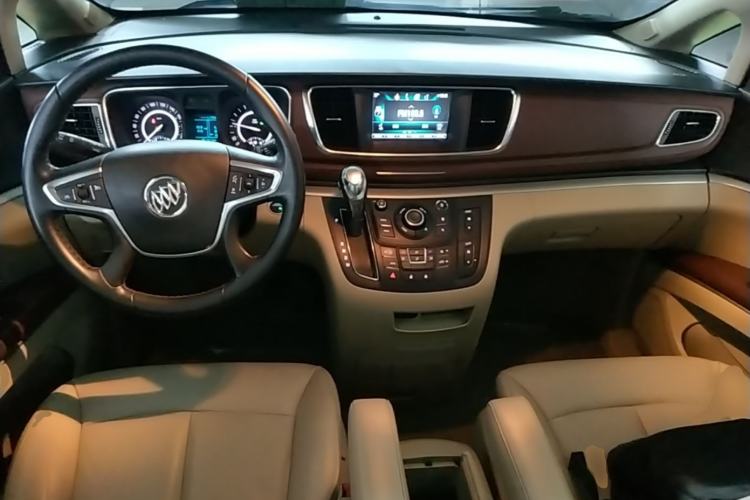 Used Buick GL8 2018 28T Luxury Model China VI Standard Center Console