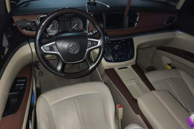 Used Buick GL8 2018 28T Luxury Model China VI Standard Center Console