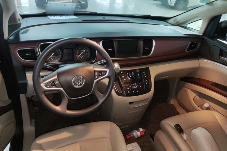 Used Buick GL8 2018 28T Comfort Model China VI Standard Center Console