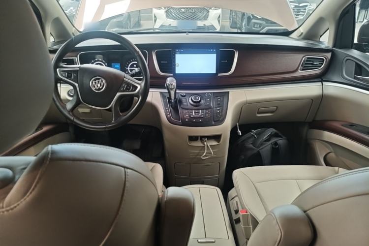 Used Buick GL8 2018 28T Prestige Version China VI Standard Center Console