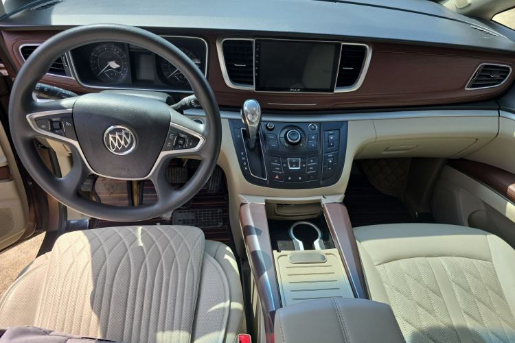 Used Buick GL8 2018 28T Comfort Model China VI Standard Center Console