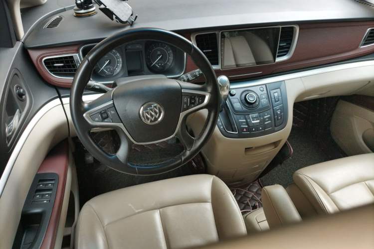 Used Buick GL8 2018 28T Luxury Model China VI Standard Center Console