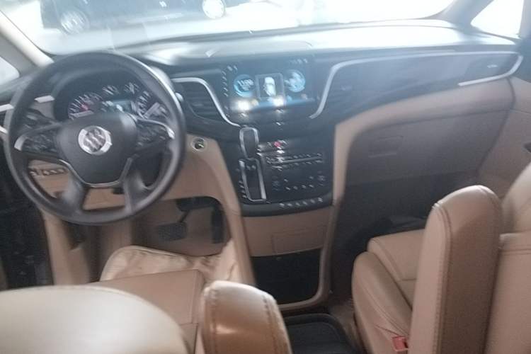 Used Buick GL8 2018 ES 28T Flagship Model China VI Standard Center Console
