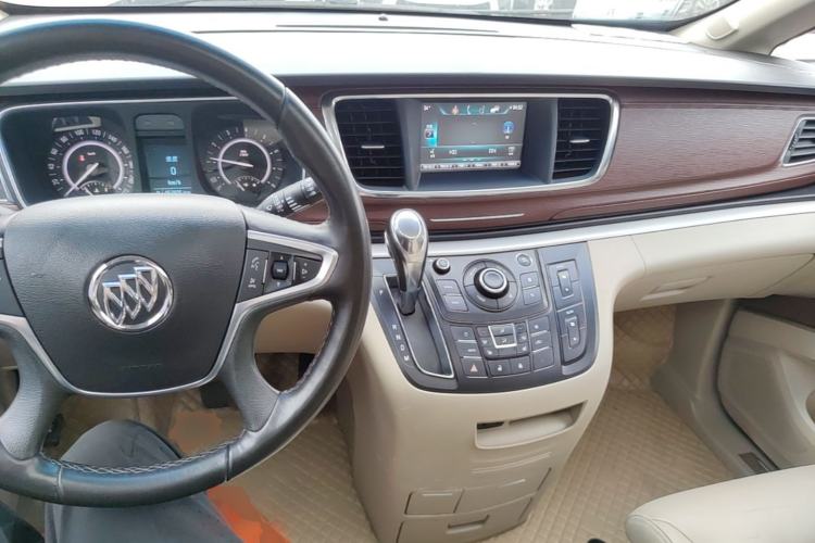 Used Buick GL8 2018 28T Prestige Version China VI Standard Center Console