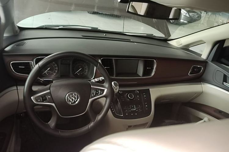 Used Buick GL8 2018 28T Prestige Version China VI Standard Center Console