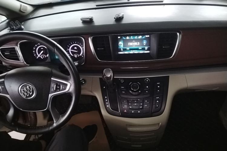 Used Buick GL8 2018 28T Prestige Version China VI Standard Center Console