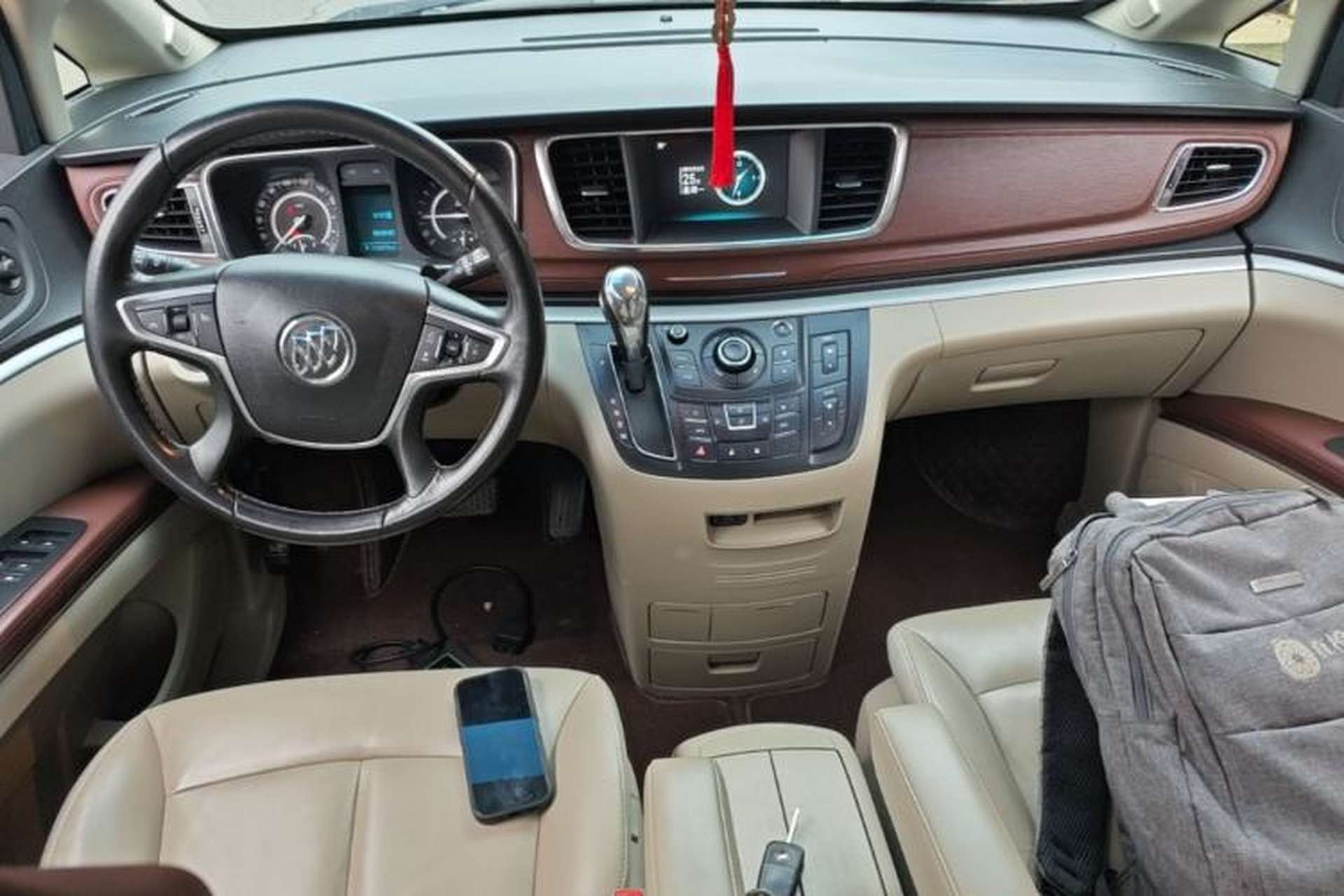 Used Buick GL8 2018 28T Luxury Model China VI Standard Center Console