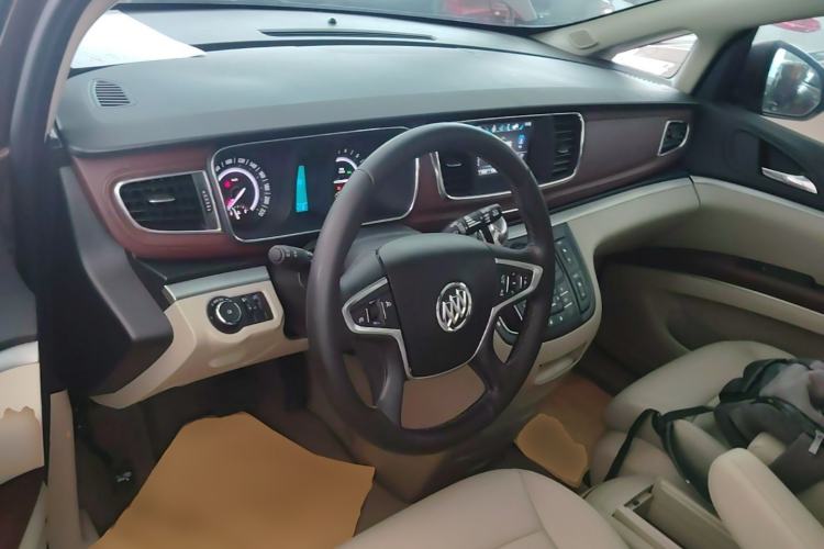 Used Buick GL8 2018 28T Luxury Model China VI Standard Center Console