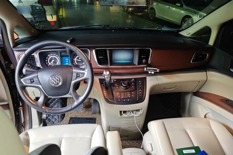 Used Buick GL8 2018 28T Prestige Version China VI Standard Center Console