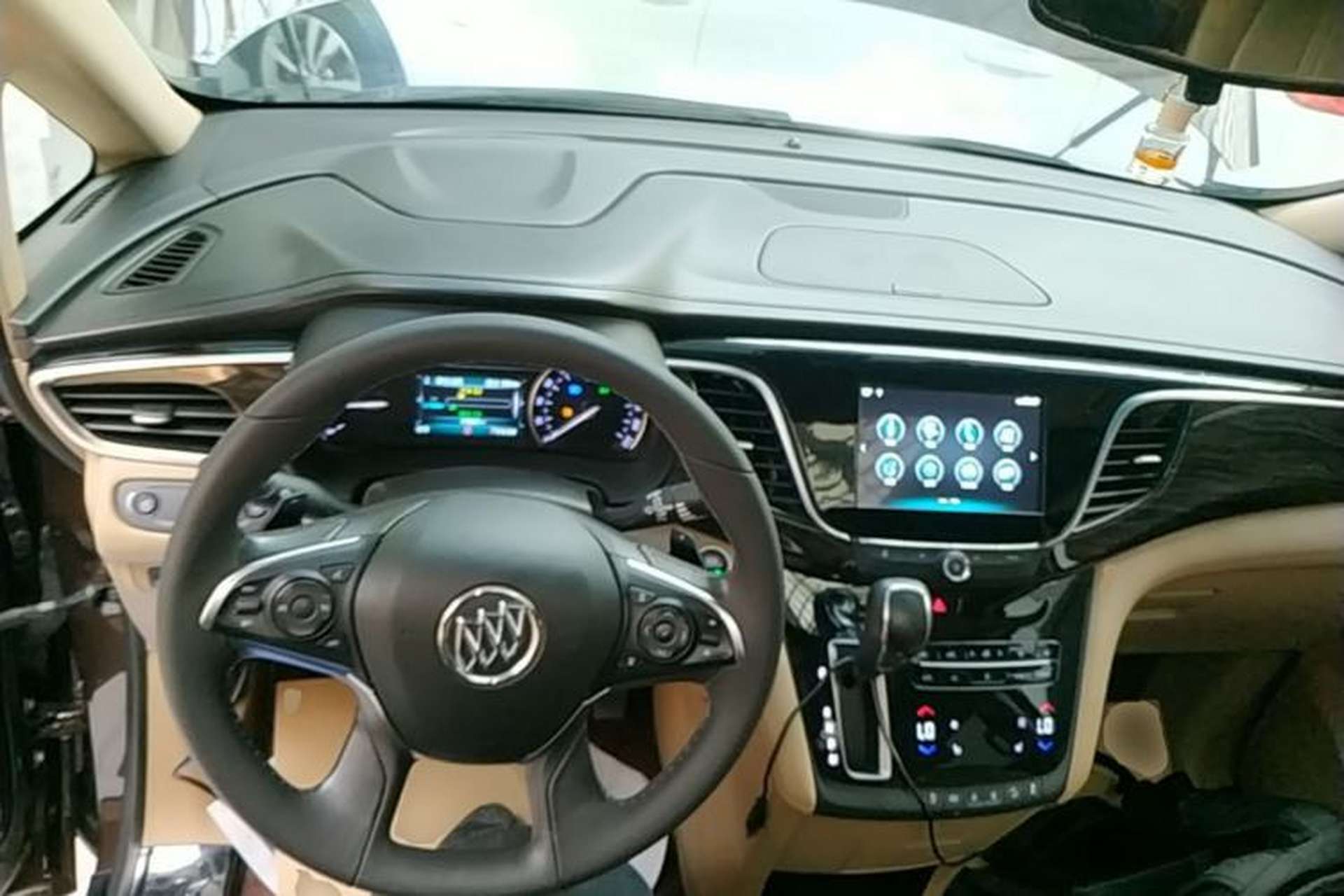 Used Buick GL8 2018 ES 28T Luxury Model China VI Standard Center Console