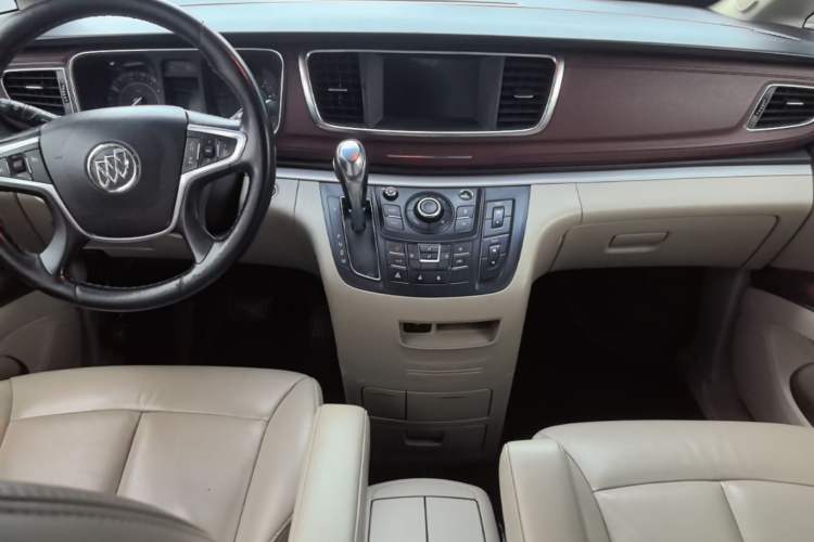 Used Buick GL8 2018 28T Luxury Model China VI Standard Center Console