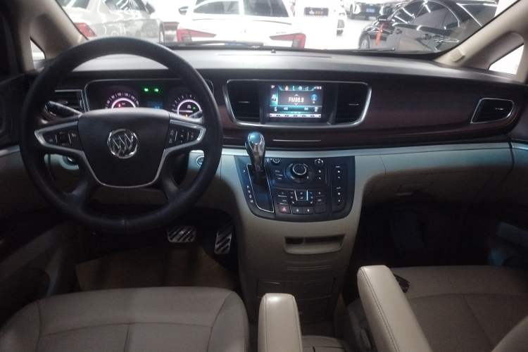 Used Buick GL8 2018 28T Prestige Version China VI Standard Center Console
