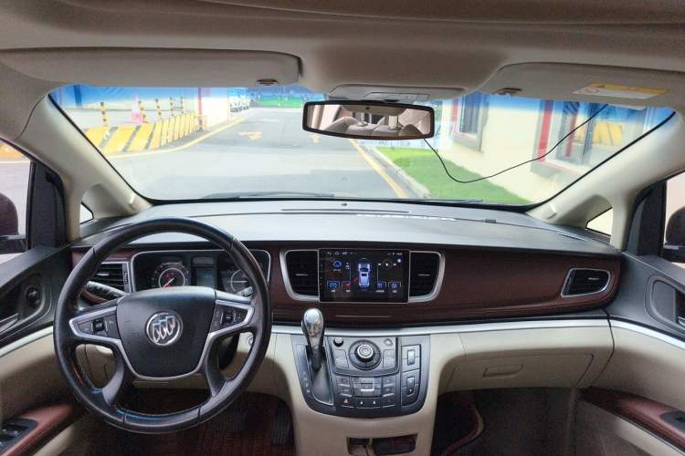 Used Buick GL8 2018 28T Luxury Model China VI Standard Center Console