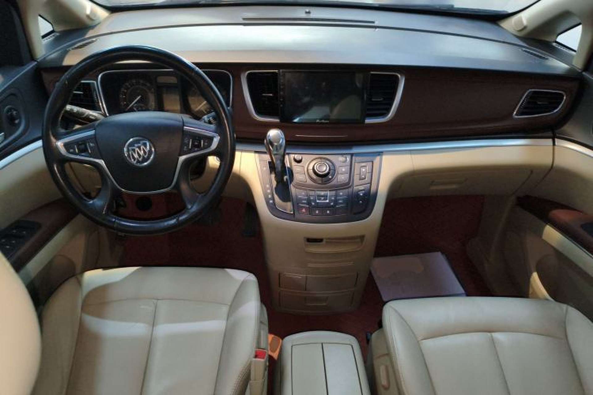 Used Buick GL8 2018 28T Prestige Version China VI Standard Center Console