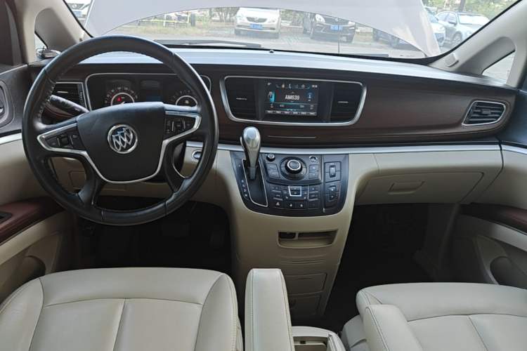 Used Buick GL8 2018 28T Prestige Version China VI Standard Center Console