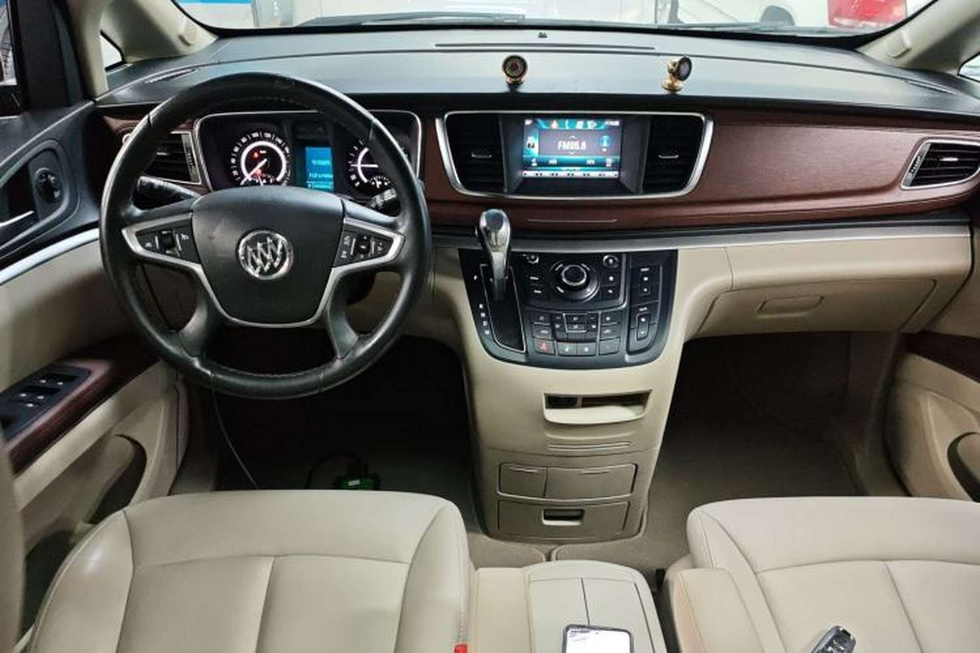 Used Buick GL8 2018 28T Luxury Model China VI Standard Center Console
