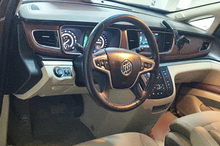 Used Buick GL8 2018 28T Luxury Model China VI Standard Center Console