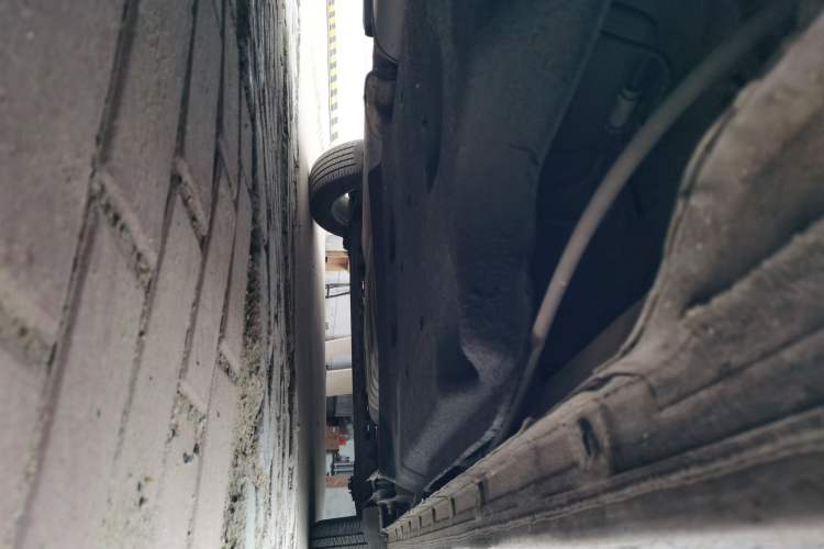 Used Buick GL8 2018 28T Luxury Model China VI Standard Chassis Front Left