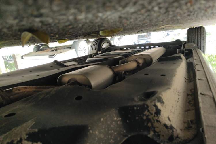 Used Buick GL8 2018 28T Luxury Model China VI Standard Chassis Front Right