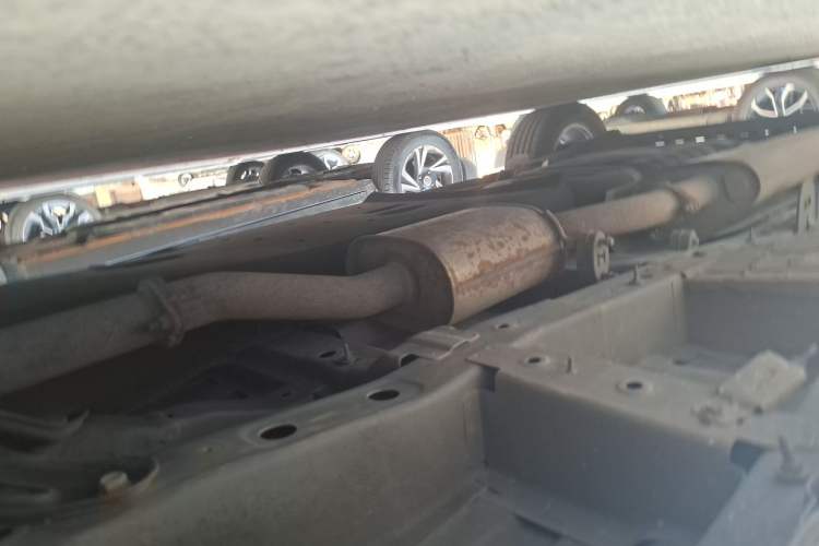 Used Buick GL8 2018 28T Comfort Model China VI Standard Chassis Front Right