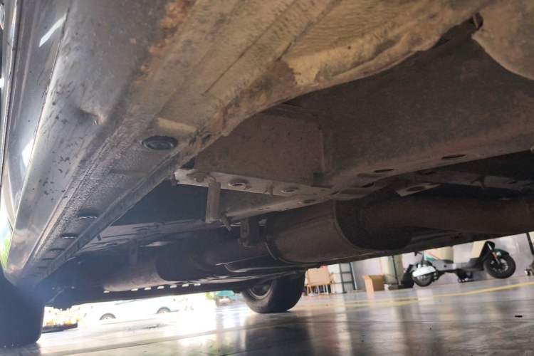 Used Buick GL8 2018 28T Luxury Model China VI Standard Chassis Front Right