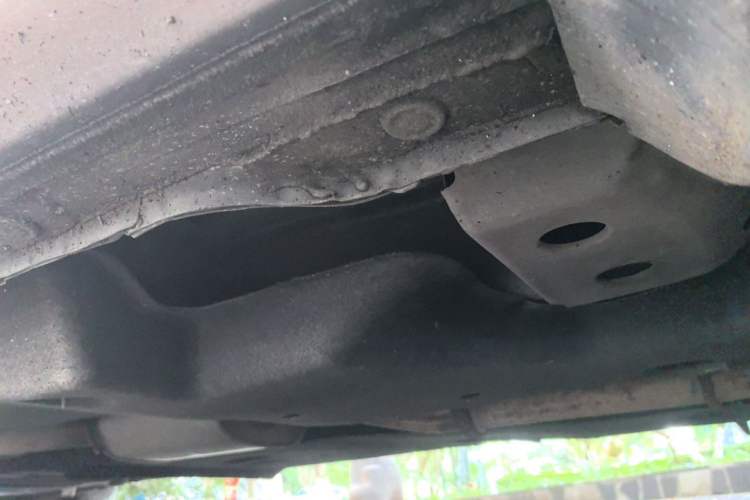 Used Buick GL8 2018 28T Luxury Model China VI Standard Chassis Front Right