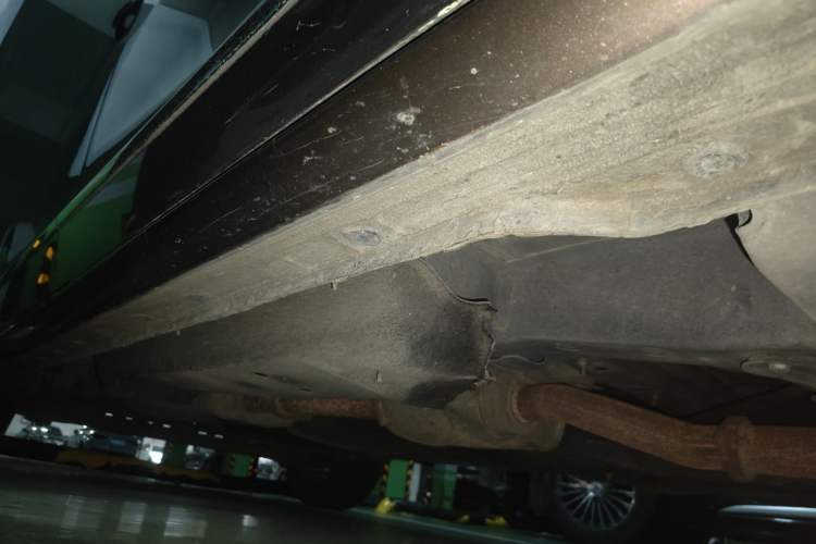 Used Buick GL8 2018 28T Luxury Model China VI Standard Chassis Front Right