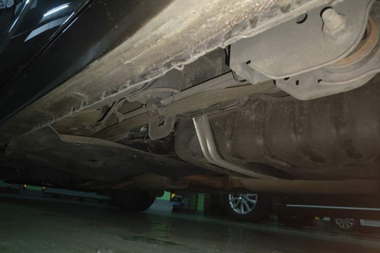 Used Buick GL8 2018 28T Luxury Model China VI Standard Chassis Rear Left