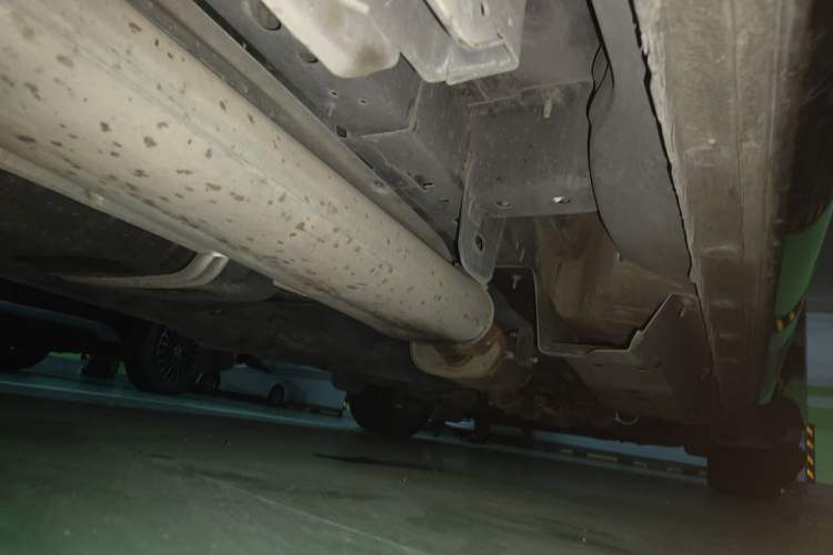 Used Buick GL8 2018 28T Luxury Model China VI Standard Chassis Rear Right
