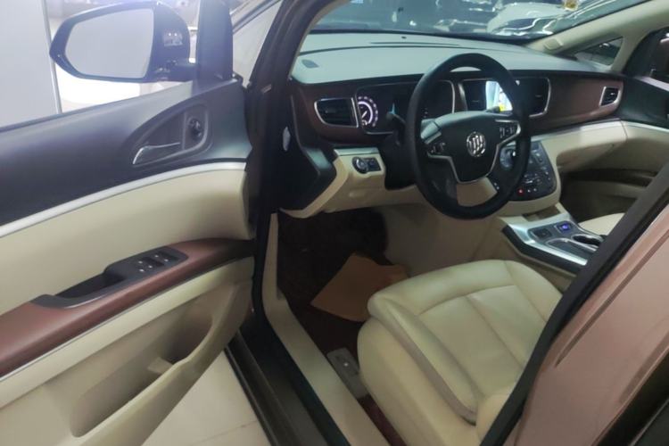 Used Buick GL8 2018 28T Luxury Model China VI Standard Driver Seat