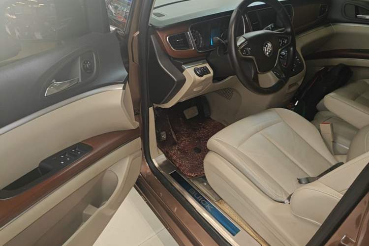 Used Buick GL8 2018 28T Luxury Model China VI Standard Driver Seat