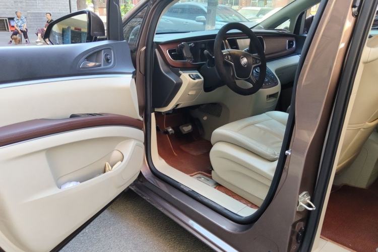 Used Buick GL8 2018 28T Luxury Model China VI Standard Driver Seat
