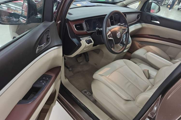 Used Buick GL8 2018 28T Luxury Model China VI Standard Driver Seat