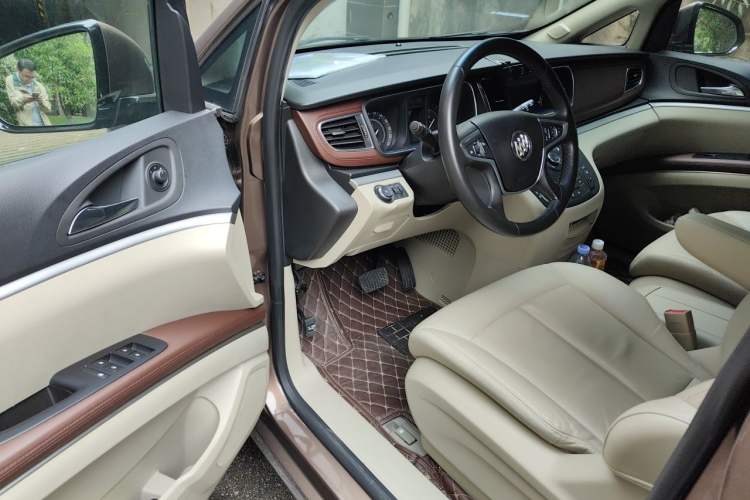 Used Buick GL8 2018 28T Luxury Model China VI Standard Driver Seat