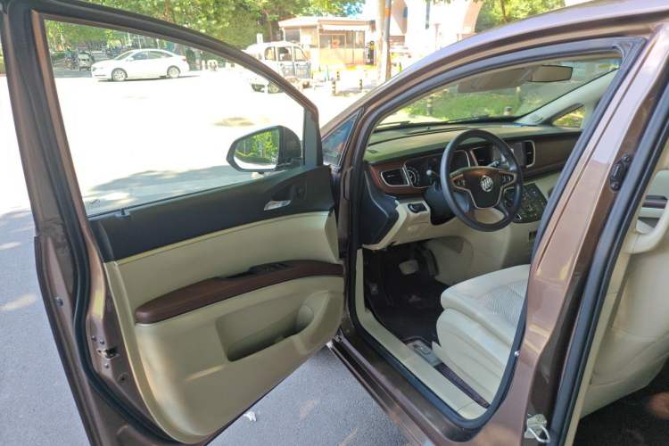 Used Buick GL8 2018 28T Comfort Model China VI Standard Driver Seat