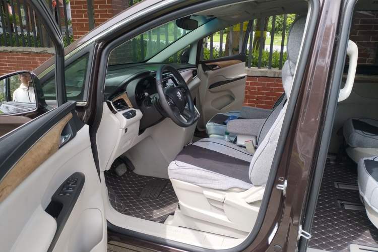 Used Buick GL8 2018 ES 28T Comfort Model China VI Standard Driver Seat