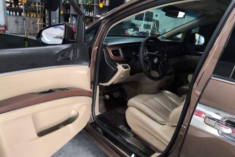 Used Buick GL8 2018 28T Luxury Model China VI Standard Driver Seat