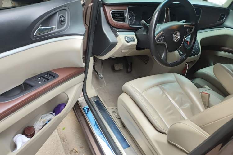 Used Buick GL8 2018 28T Luxury Model China VI Standard Driver Seat