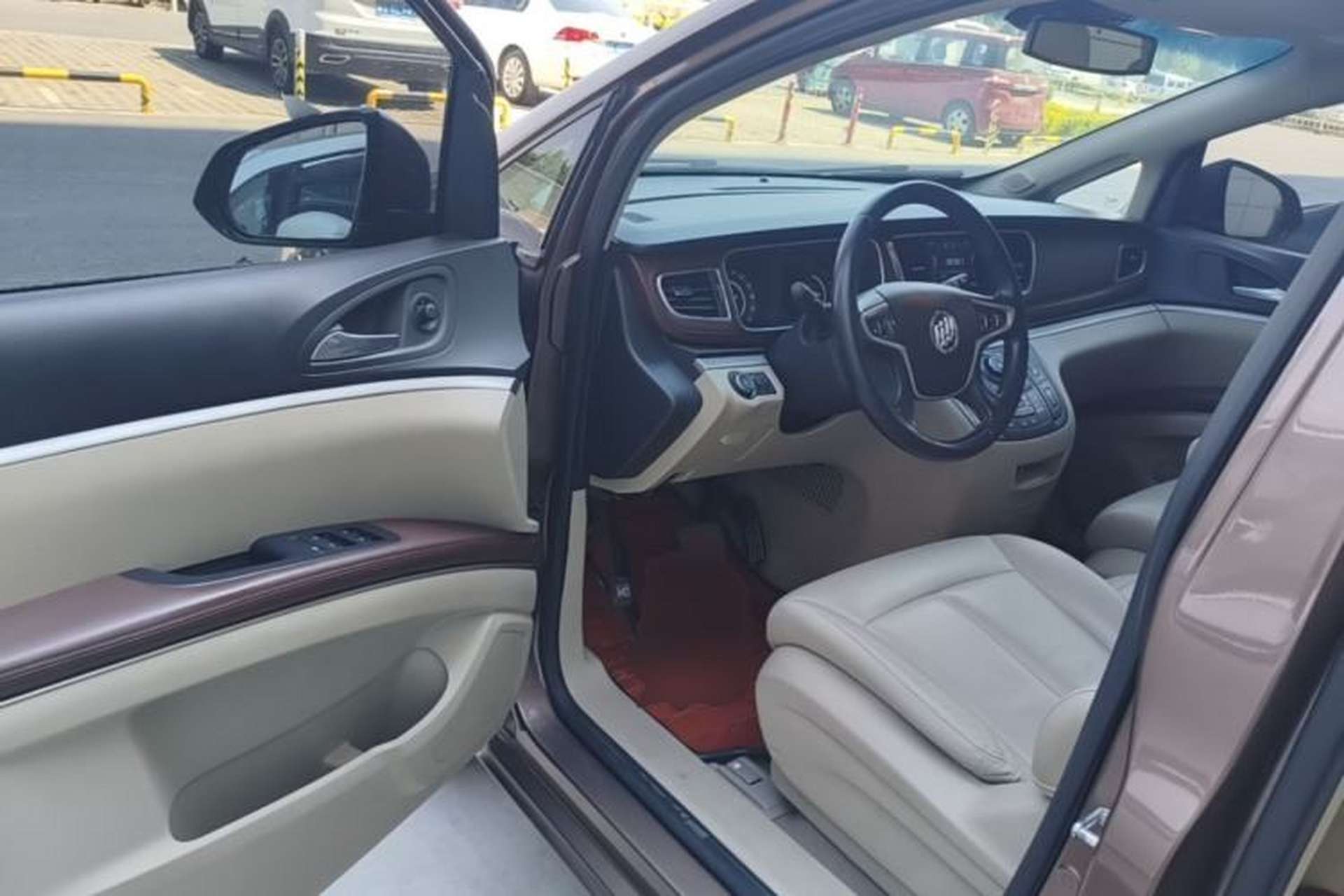 Used Buick GL8 2018 28T Luxury Model China VI Standard Driver Seat