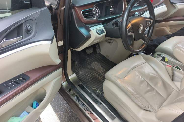 Used Buick GL8 2018 28T Luxury Model China VI Standard Driver Seat
