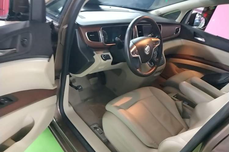 Used Buick GL8 2018 28T Luxury Model China VI Standard Driver Seat