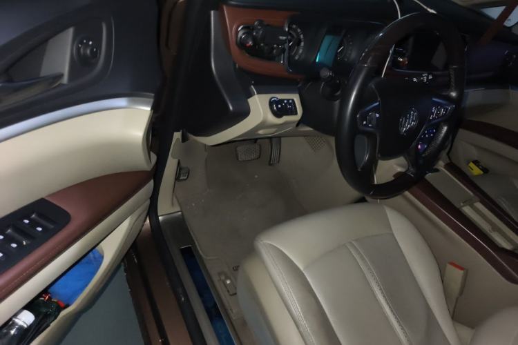 Used Buick GL8 2018 28T Luxury Model China VI Standard Driver Seat