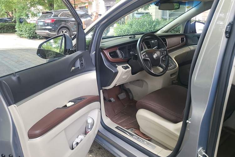 Used Buick GL8 2018 28T Luxury Model China VI Standard Driver Seat