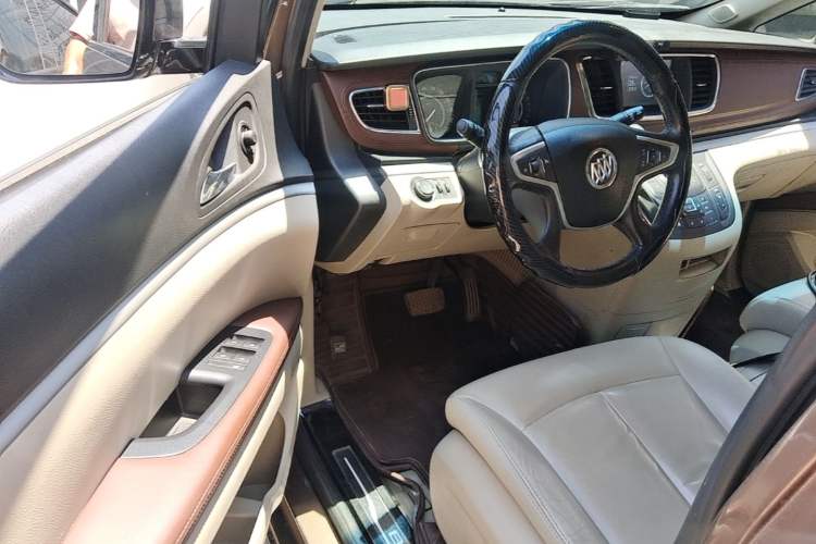 Used Buick GL8 2018 28T Luxury Model China VI Standard Driver Seat