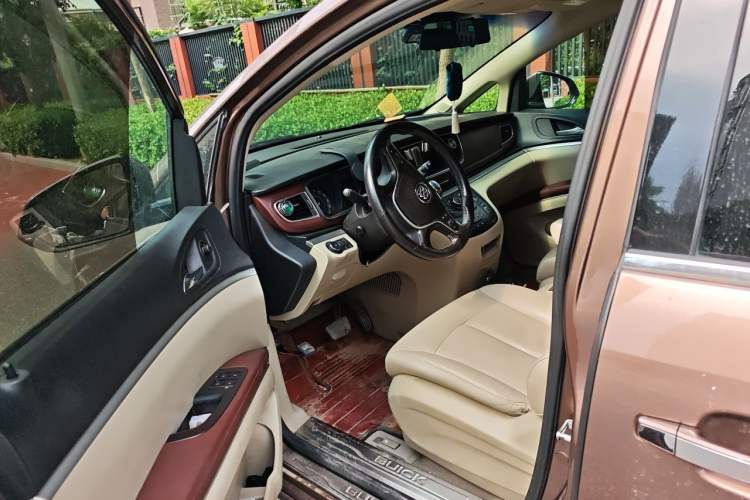 Used Buick GL8 2018 28T Luxury Model China VI Standard Driver Seat
